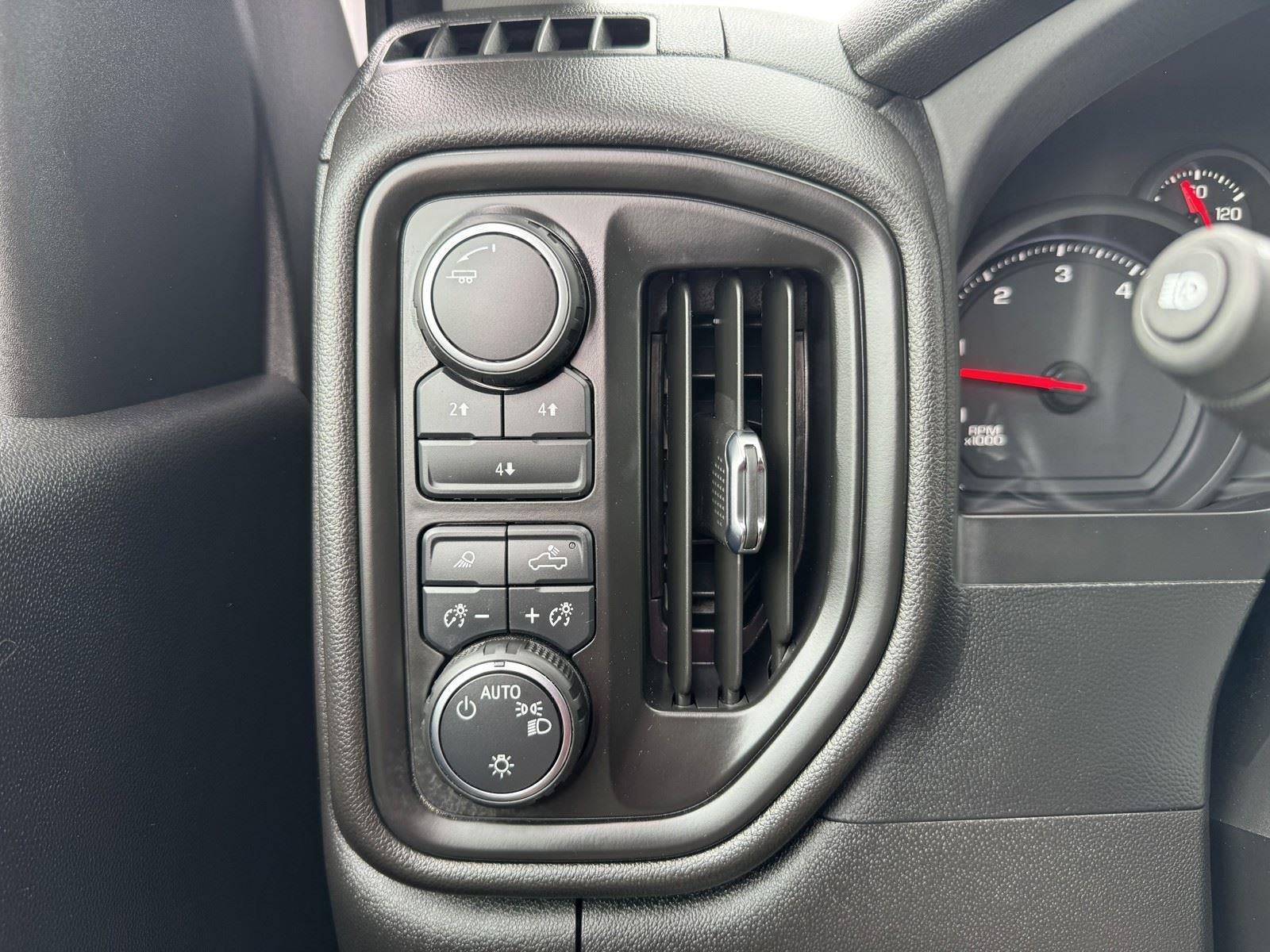 2025 Chevrolet Silverado 2500HD Custom