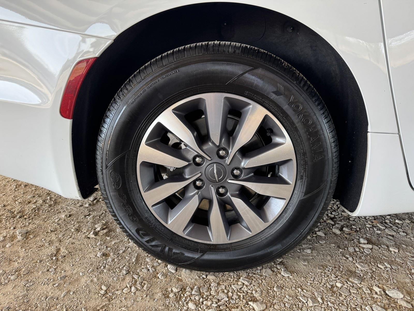 2023 Chrysler Pacifica Hybrid Touring L