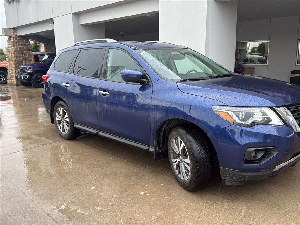 2020 Nissan Pathfinder SL