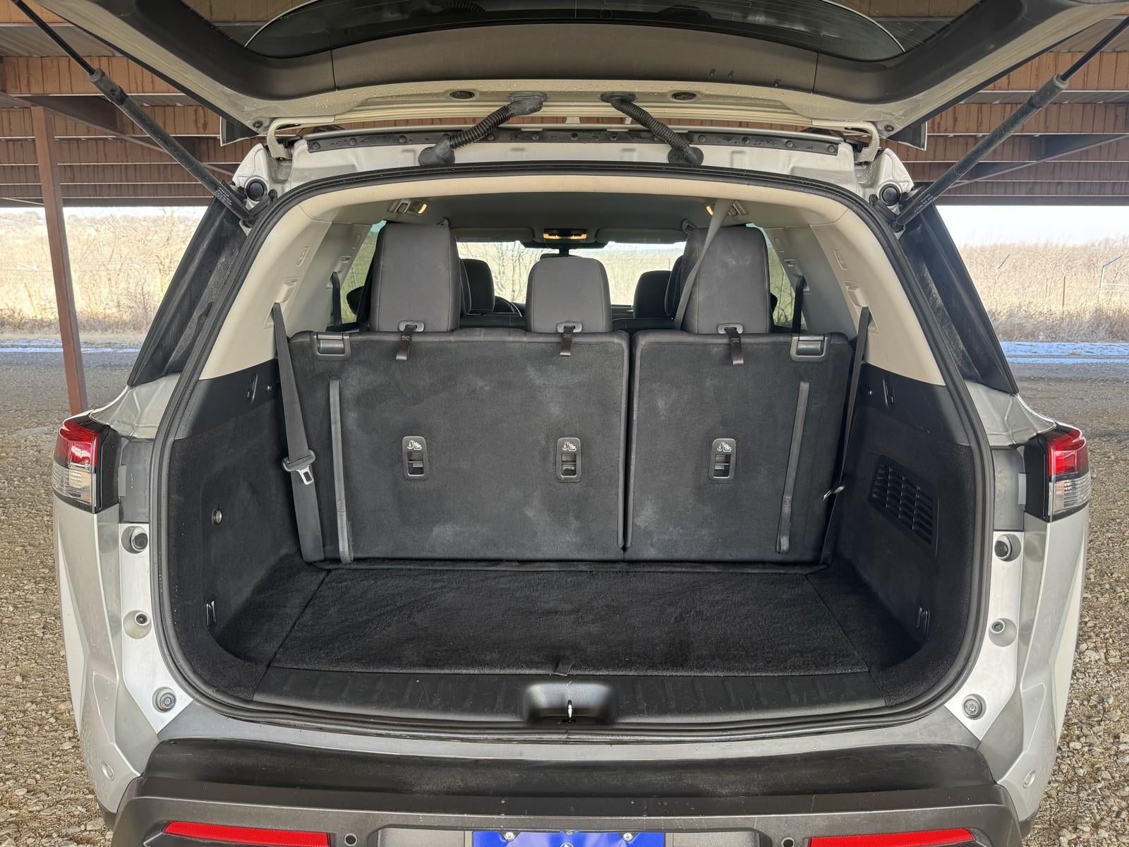 2022 Nissan Pathfinder SV