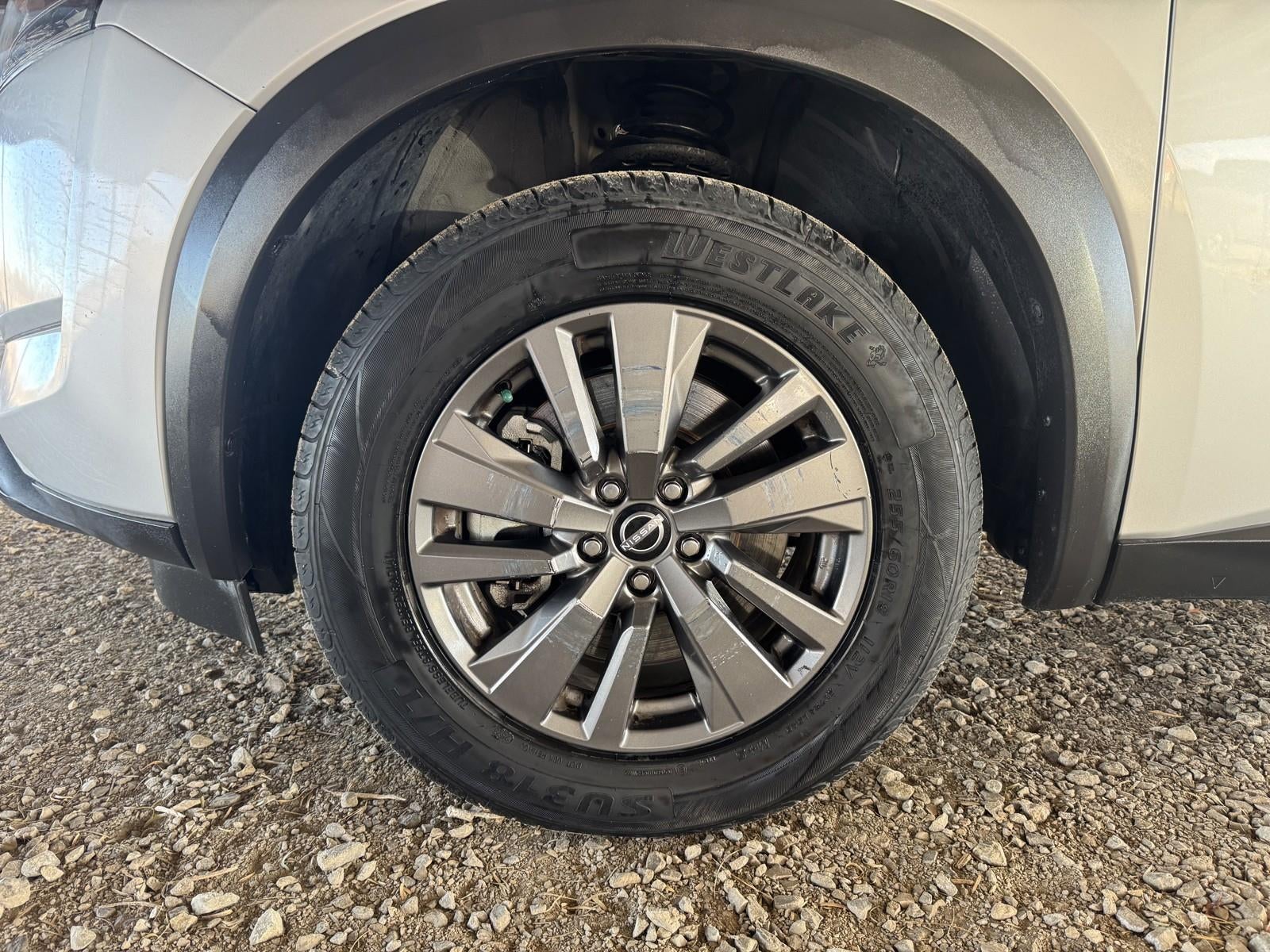 2022 Nissan Pathfinder SV