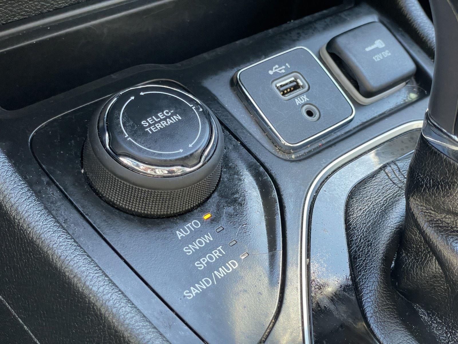 2023 Jeep Cherokee Altitude Lux