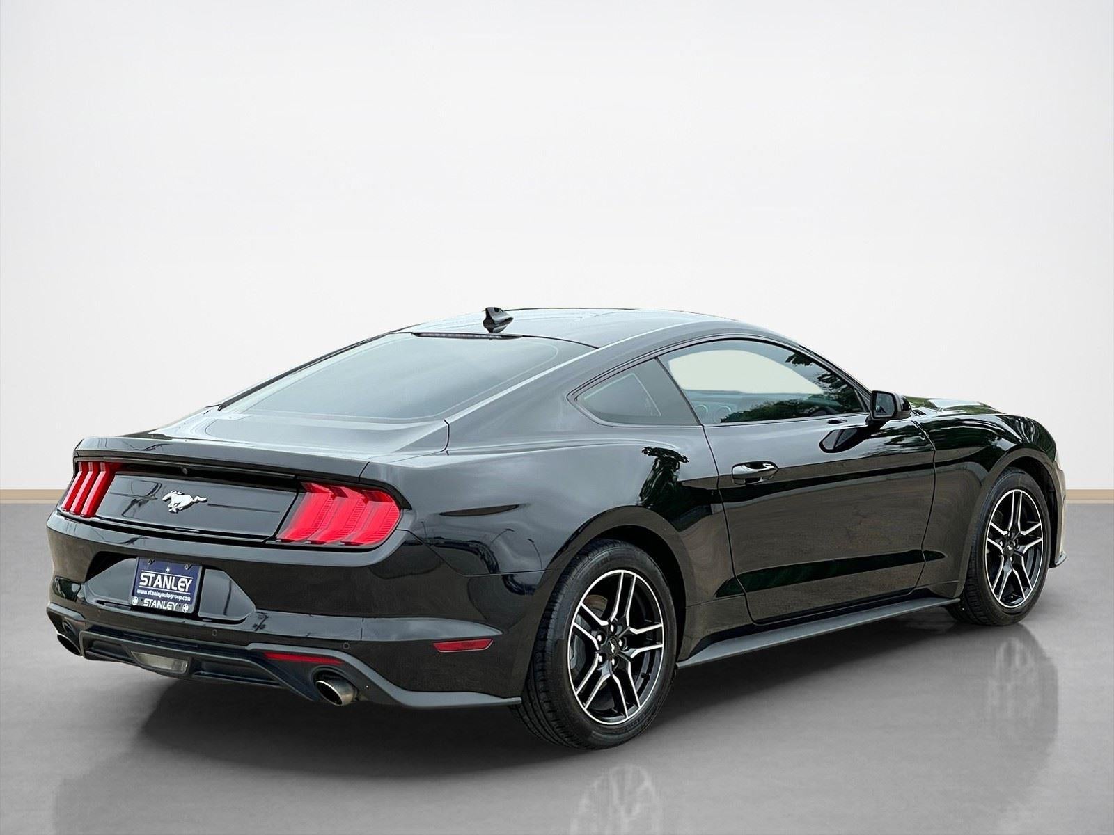 2022 Ford Mustang EcoBoost