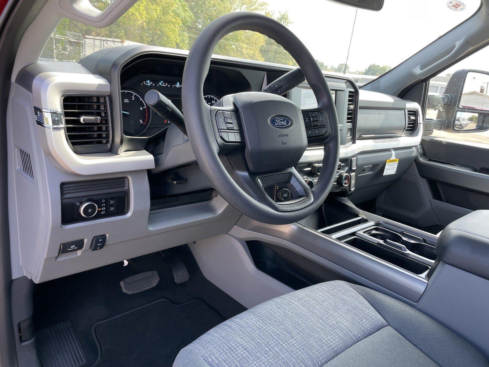 2027 Ford Super Duty F-350 SRW XLT