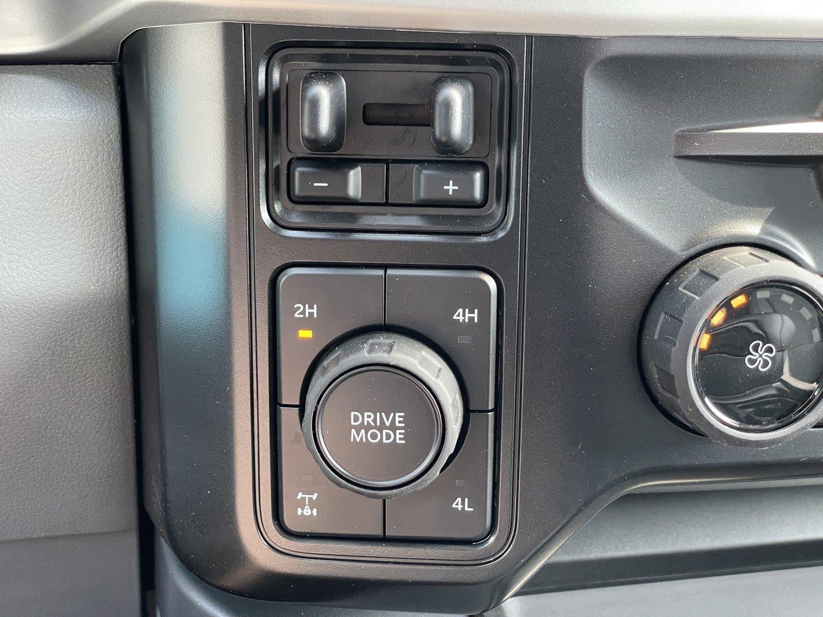 2027 Ford Super Duty F-350 SRW XLT