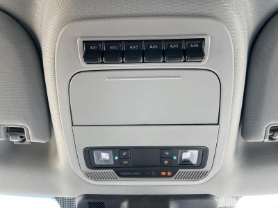 2027 Ford Super Duty F-350 SRW XLT