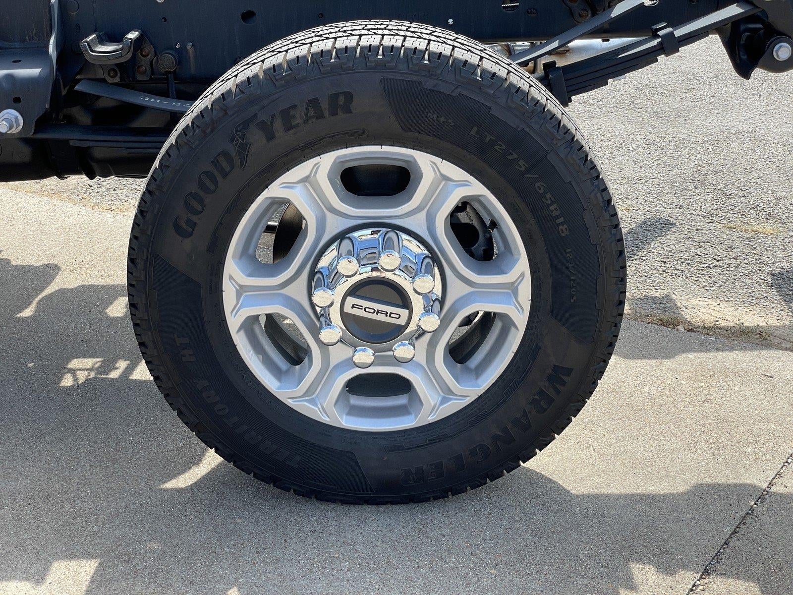 2027 Ford Super Duty F-350 SRW XLT