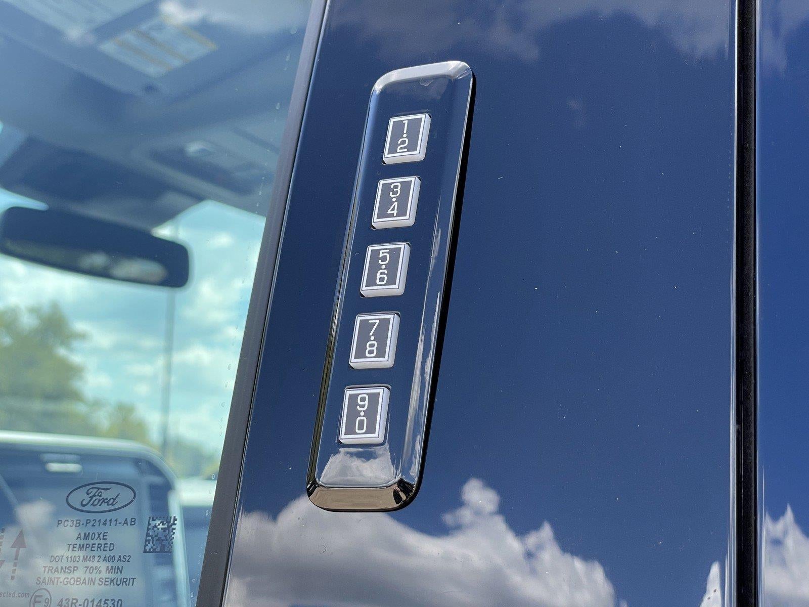 2027 Ford Super Duty F-250 SRW XLT