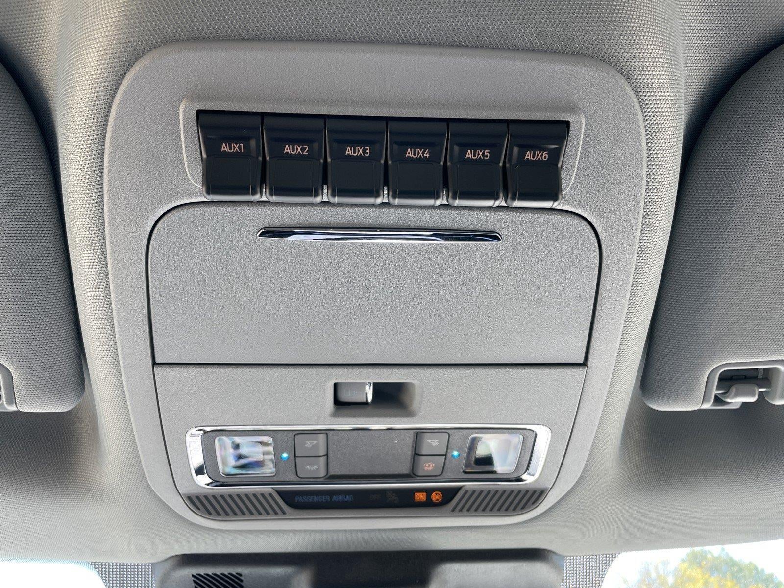 2027 Ford Super Duty F-350 DRW LARIAT