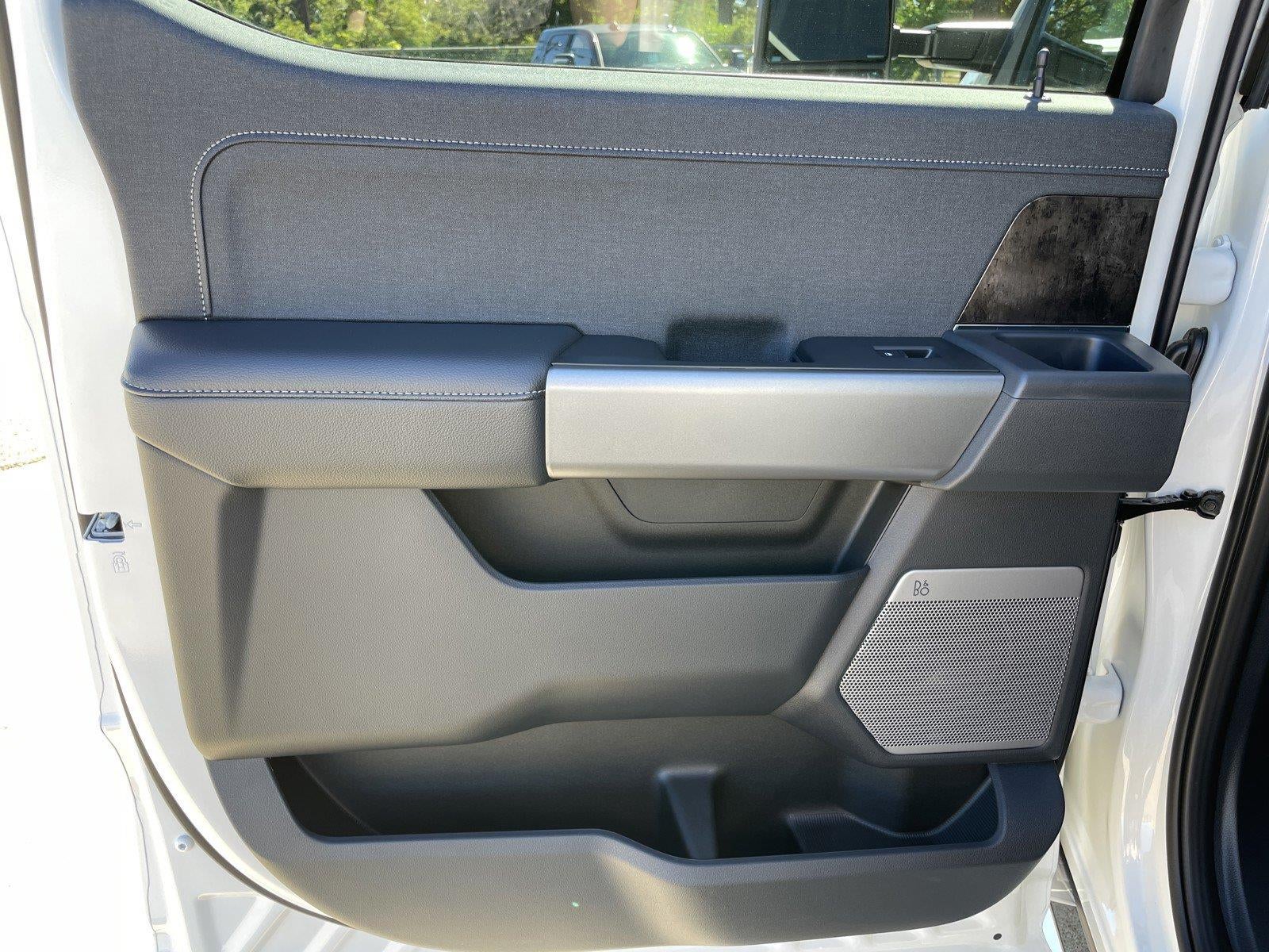 2027 Ford Super Duty F-350 DRW LARIAT