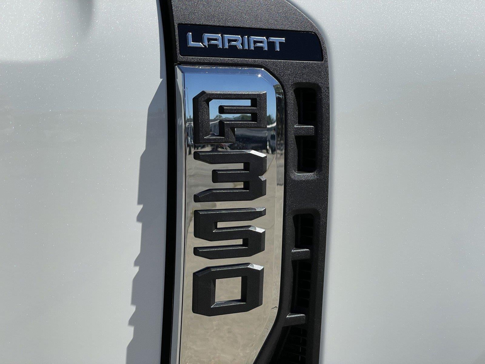 2027 Ford Super Duty F-350 DRW LARIAT