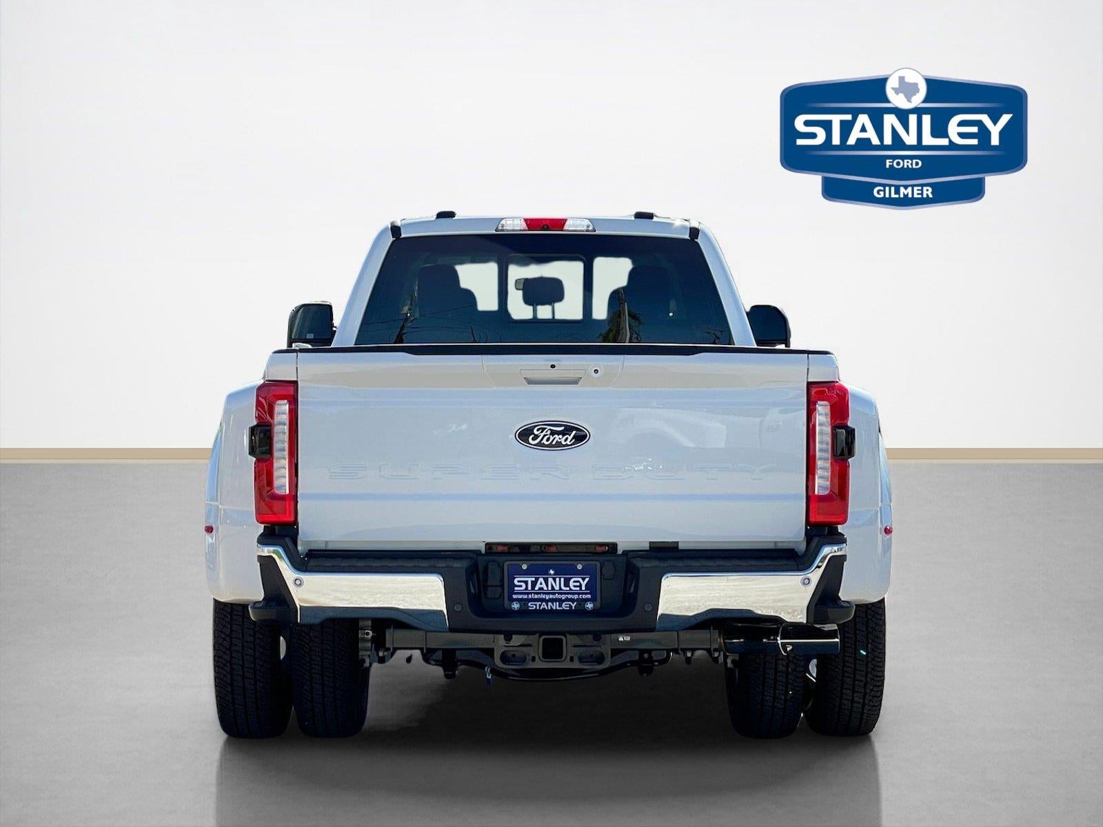 2027 Ford Super Duty F-350 DRW LARIAT