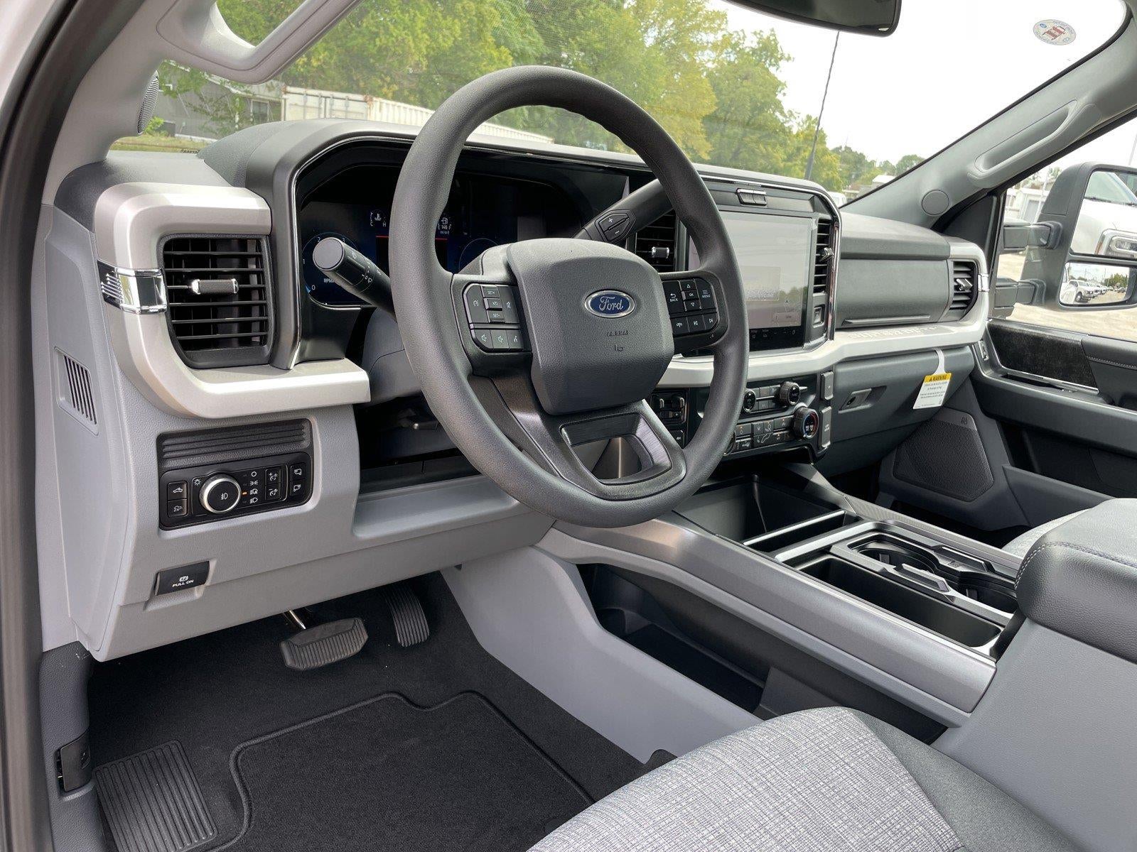 2026 Ford Super Duty F-350 Drw XLT
