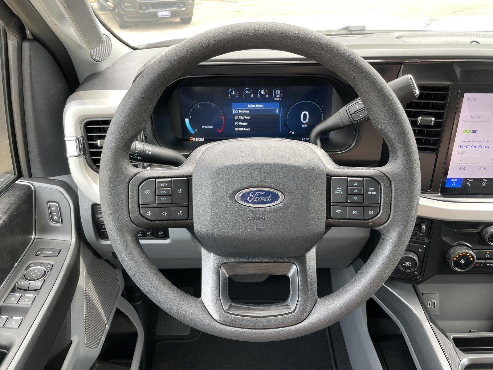 2026 Ford Super Duty F-350 Drw XLT