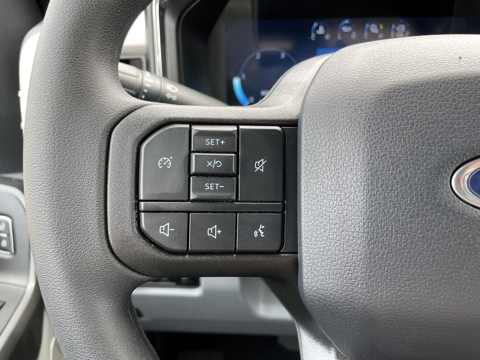 2026 Ford Super Duty F-350 Drw XLT