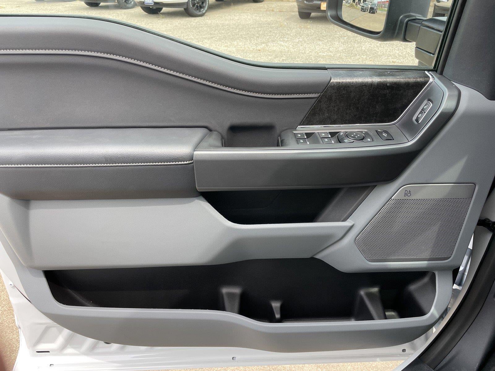 2026 Ford Super Duty F-350 Drw XLT