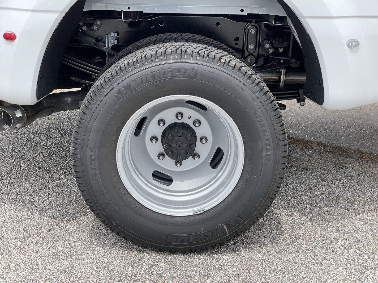 2026 Ford Super Duty F-350 Drw XLT