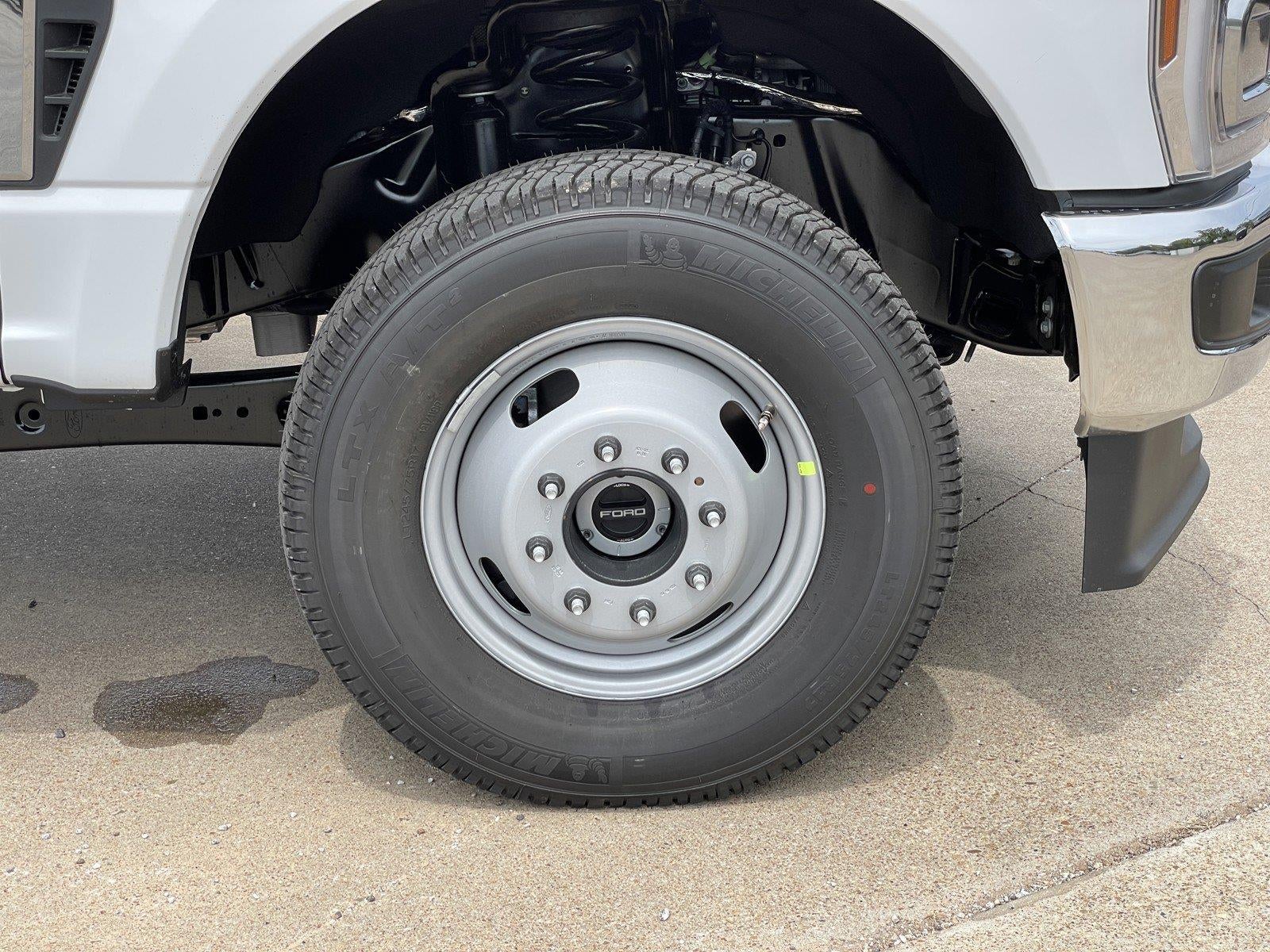 2026 Ford Super Duty F-350 Drw XLT