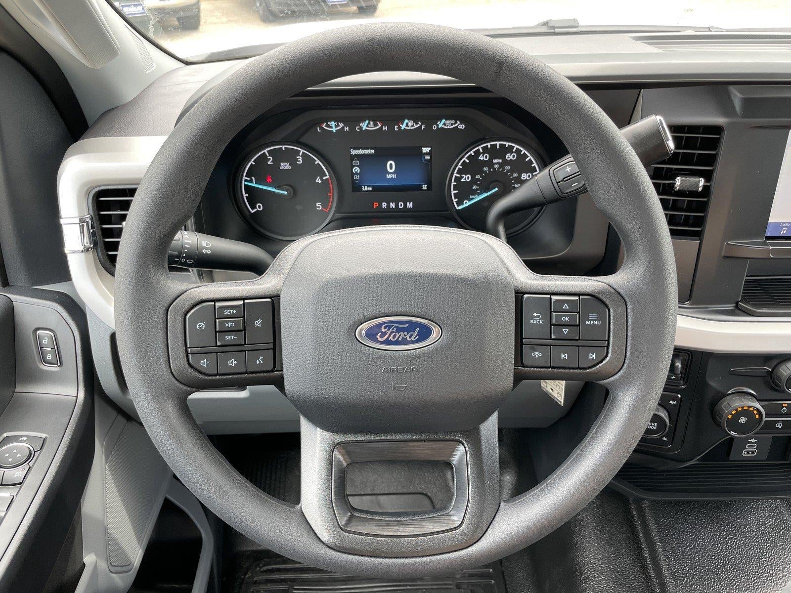 2026 Ford Super Duty F-350 Drw XL