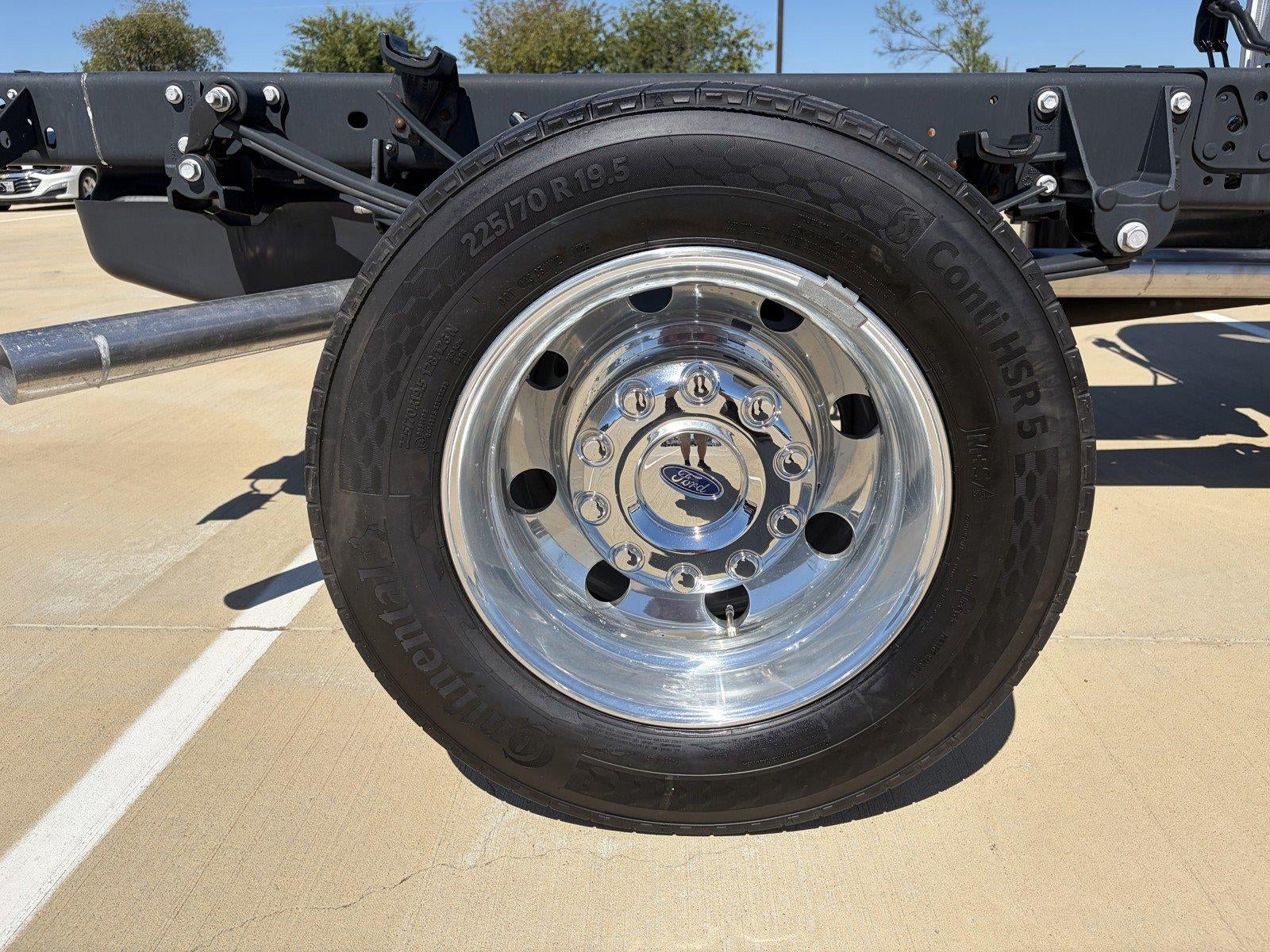2027 Ford Super Duty F-450 DRW LARIAT