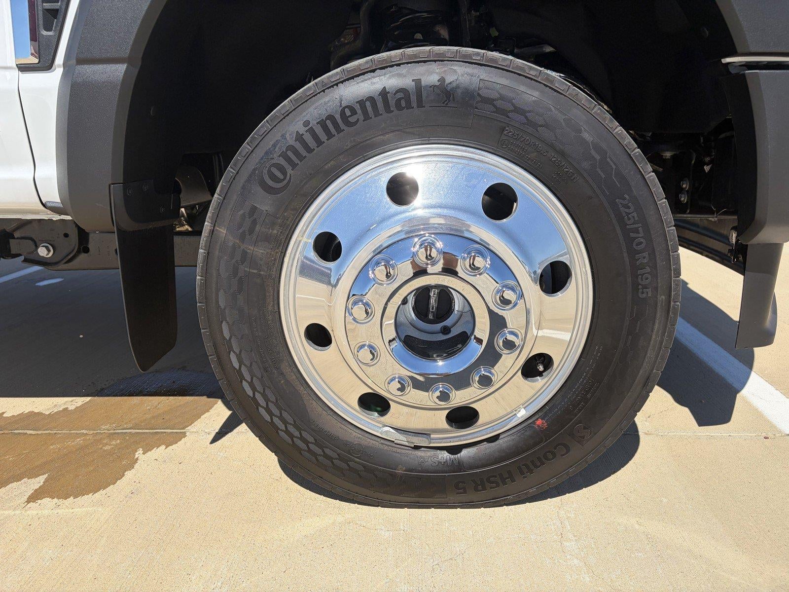 2027 Ford Super Duty F-450 DRW LARIAT