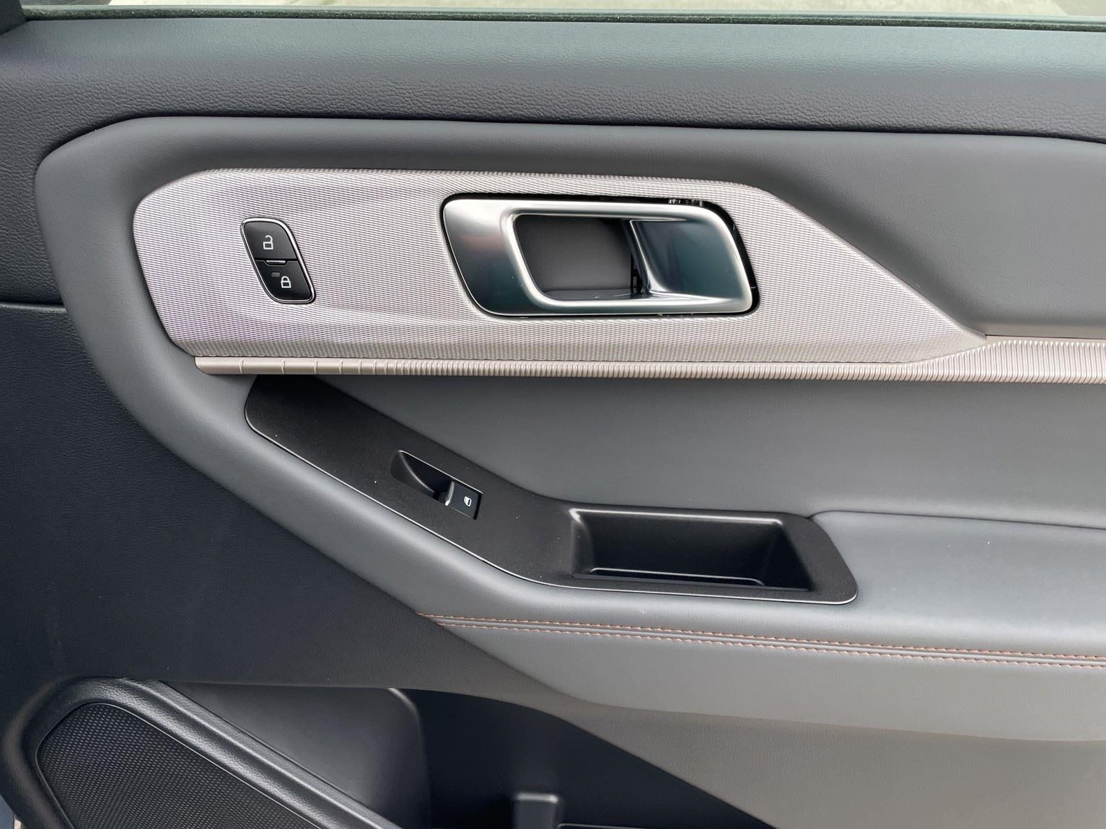 2026 Ford Explorer Active (100A)