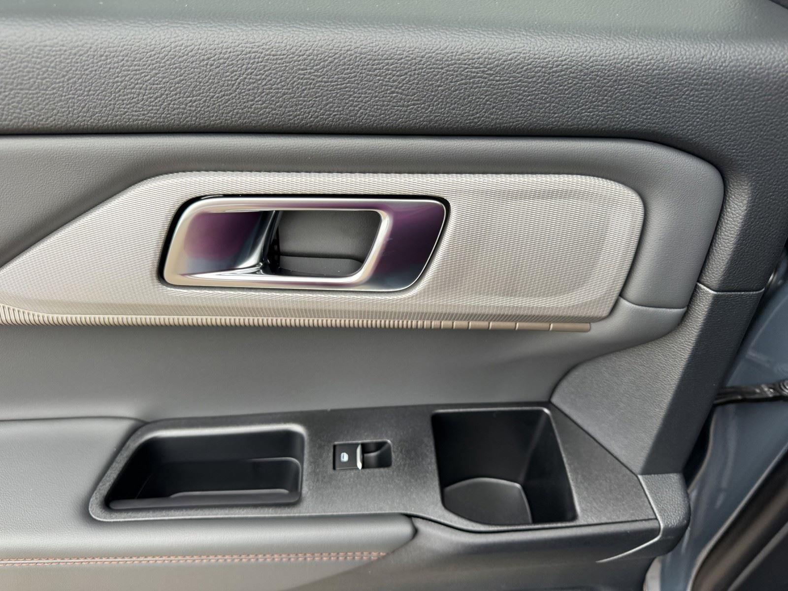 2026 Ford Explorer Active w/100A Pkg