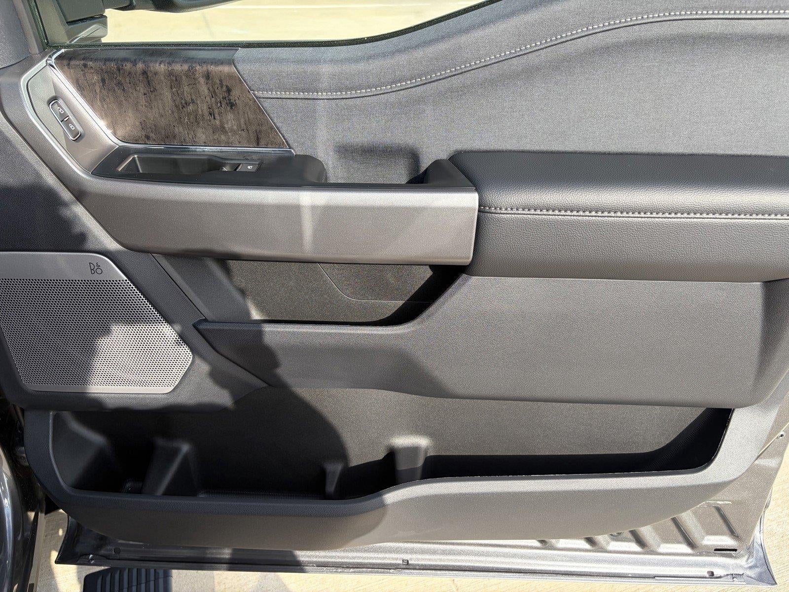 2027 Ford Super Duty F-350 SRW LARIAT