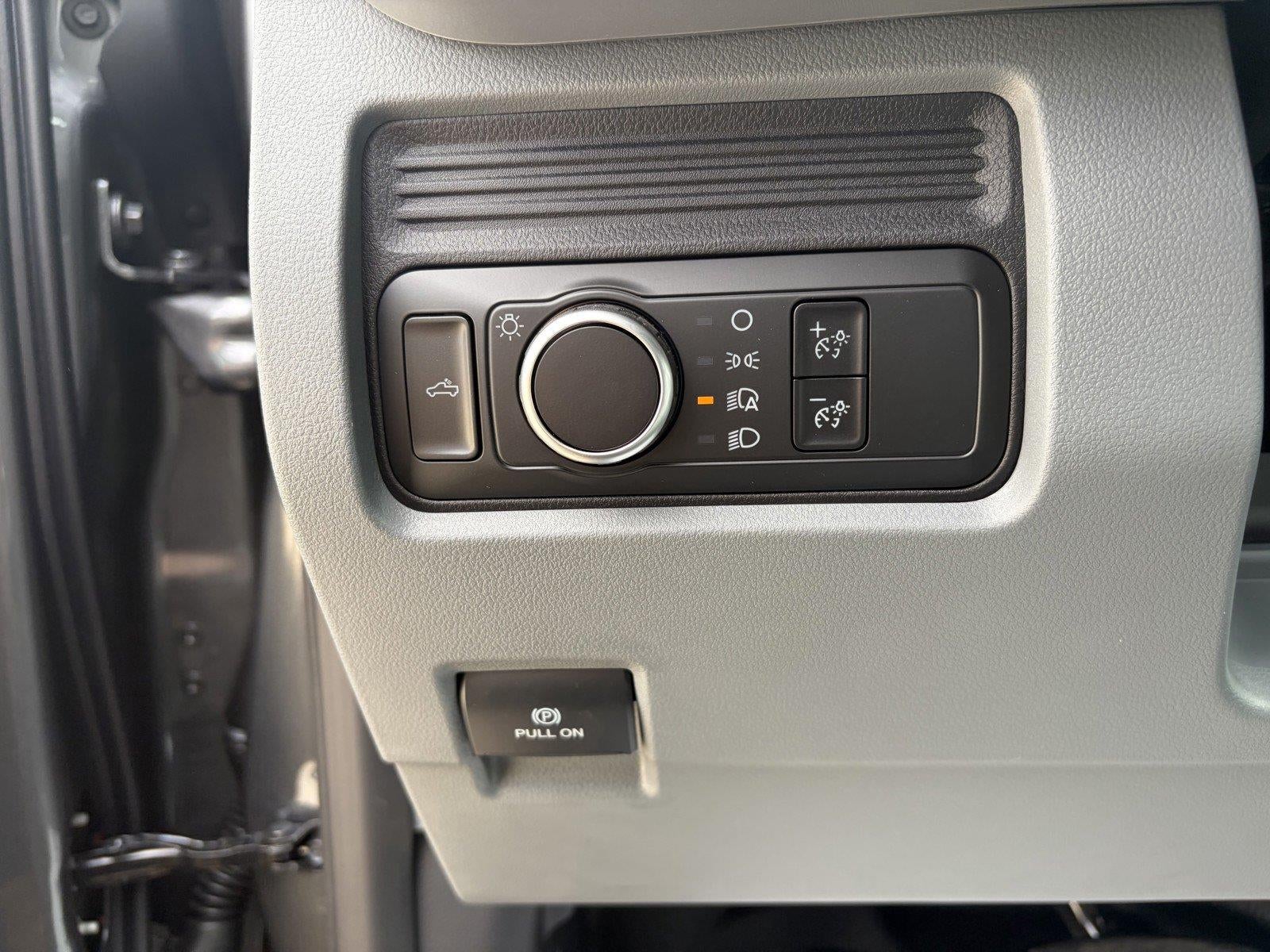 2027 Ford Super Duty F-350 SRW LARIAT