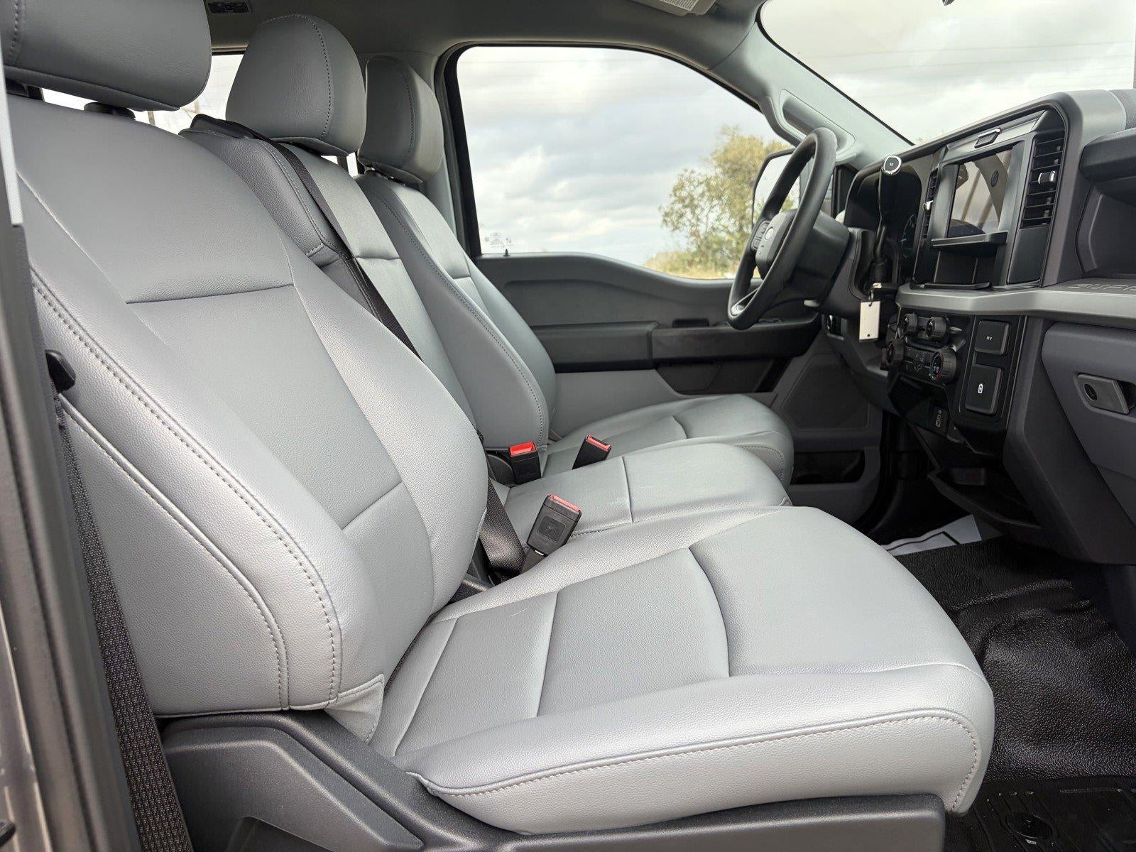 2027 Ford Super Duty F-350 SRW LARIAT