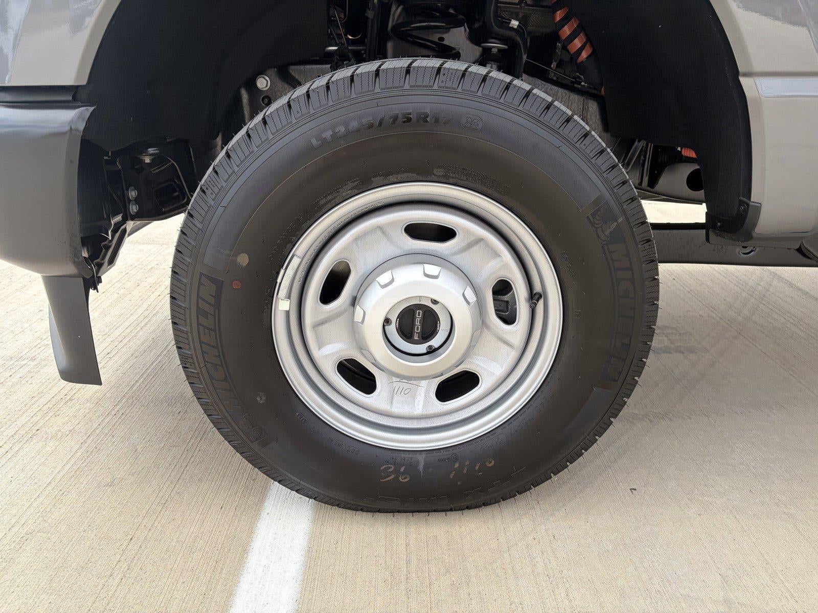 2027 Ford Super Duty F-350 SRW LARIAT