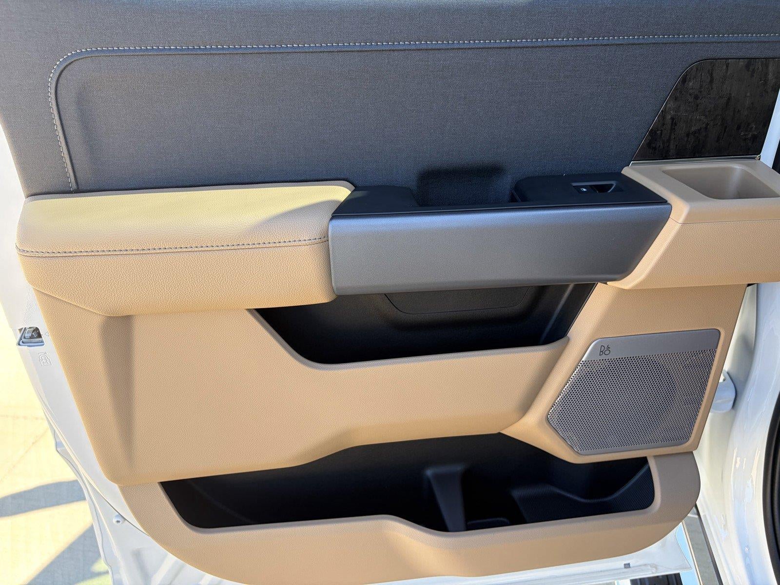 2027 Ford Super Duty F-350 SRW LARIAT