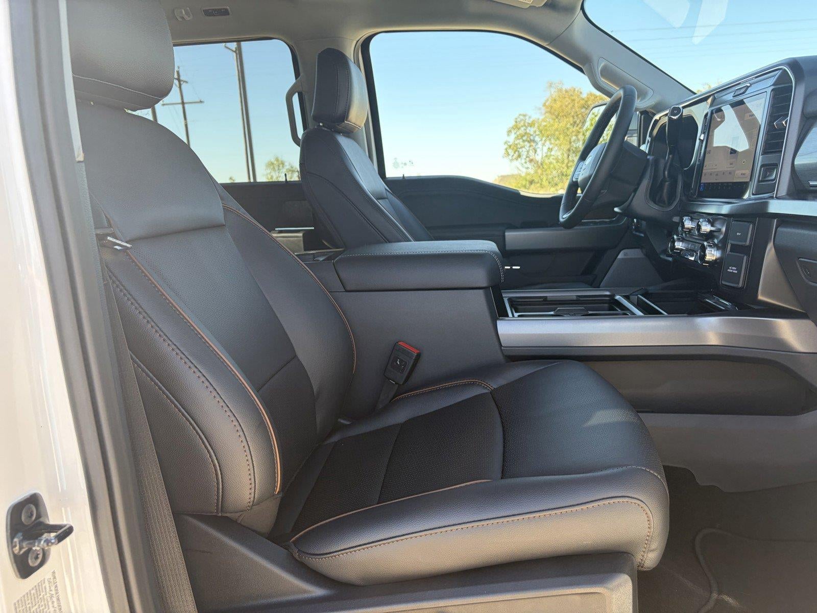 2027 Ford Super Duty F-350 SRW LARIAT