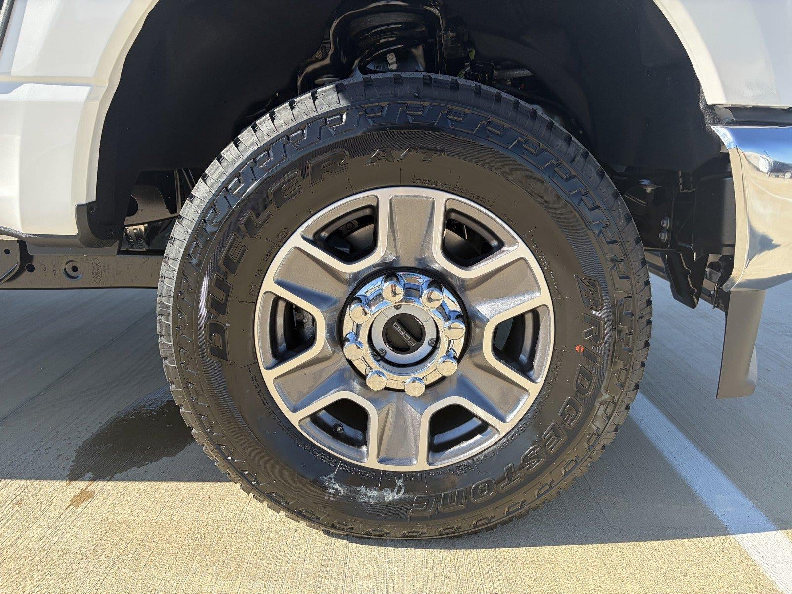 2027 Ford Super Duty F-350 SRW LARIAT