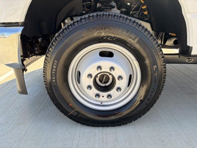 2027 Ford Super Duty F-350 DRW XLT
