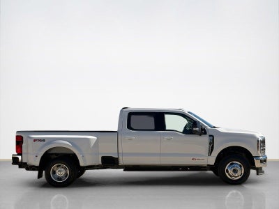 2027 Ford Super Duty F-350 DRW LARIAT