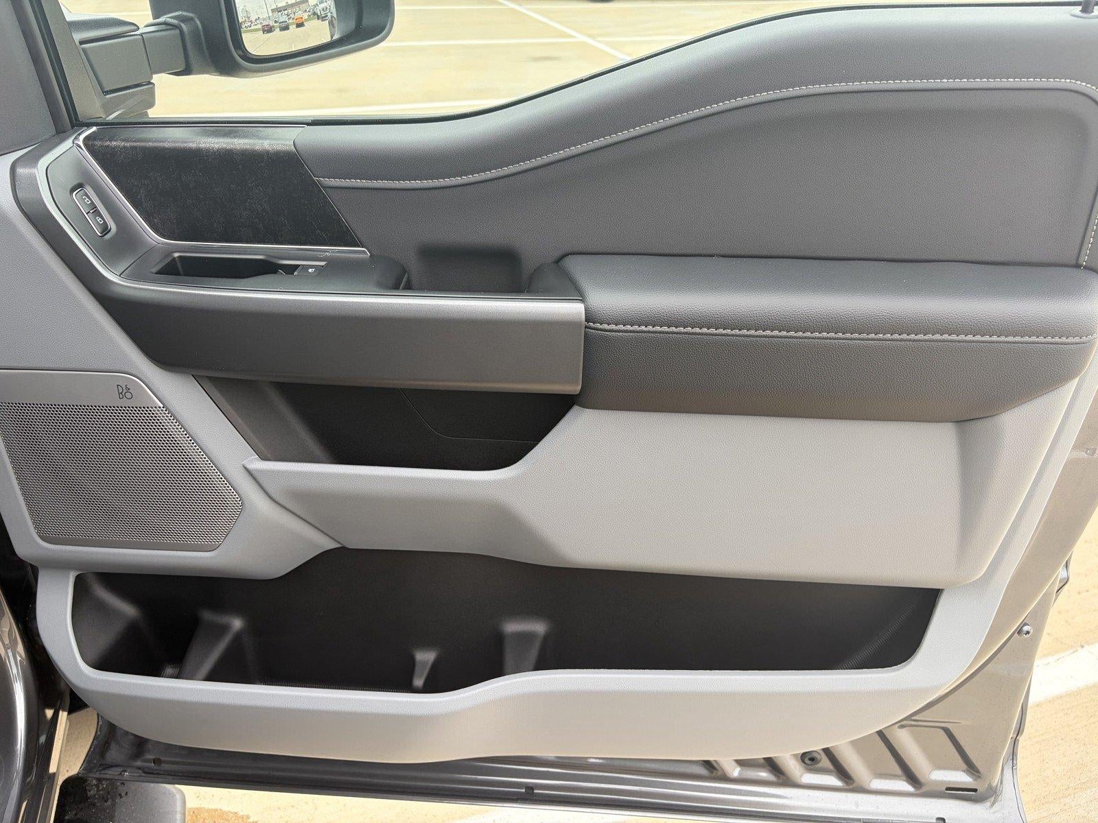 2027 Ford Super Duty F-350 DRW XLT