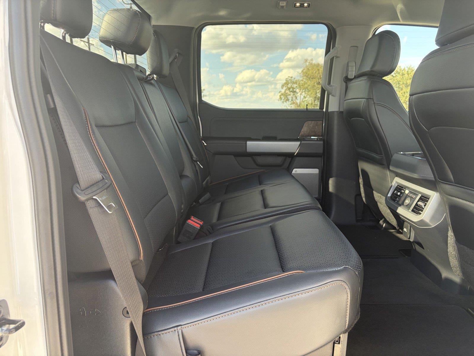 2026 Ford Super Duty F-350 DRW LARIAT