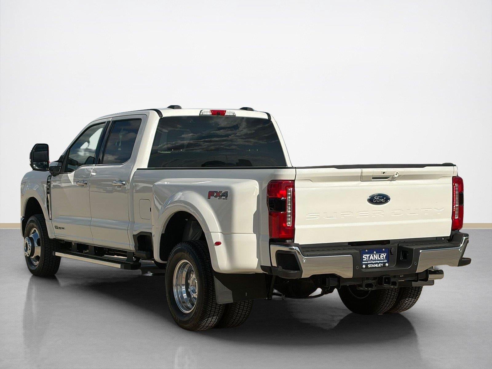 2026 Ford Super Duty F-350 DRW LARIAT