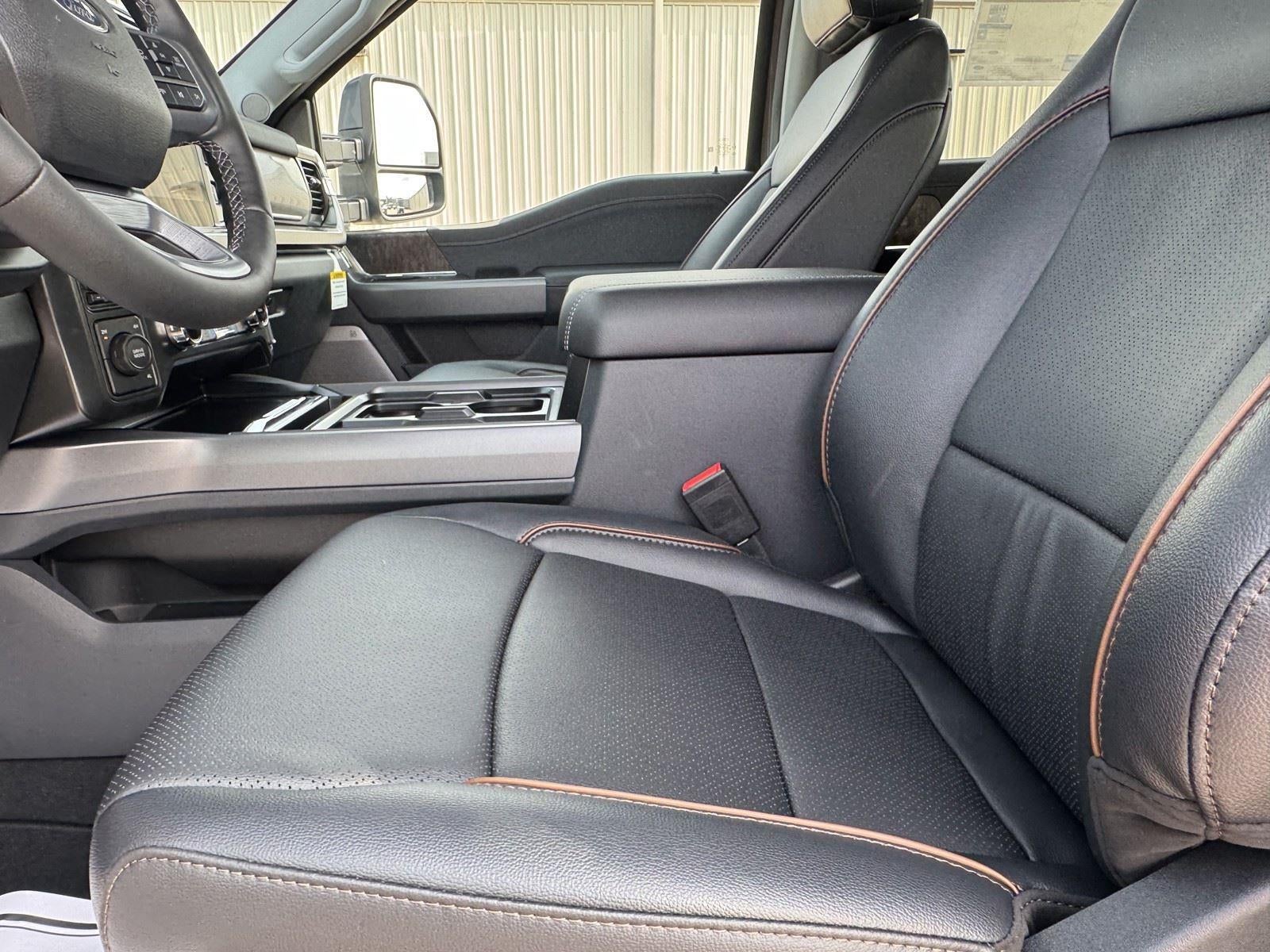 2026 Ford Super Duty F-350 DRW LARIAT