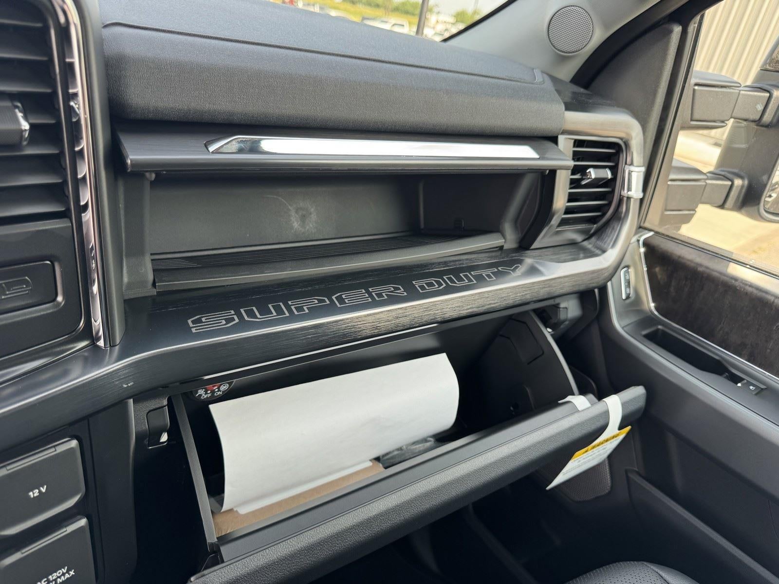 2026 Ford Super Duty F-350 DRW LARIAT
