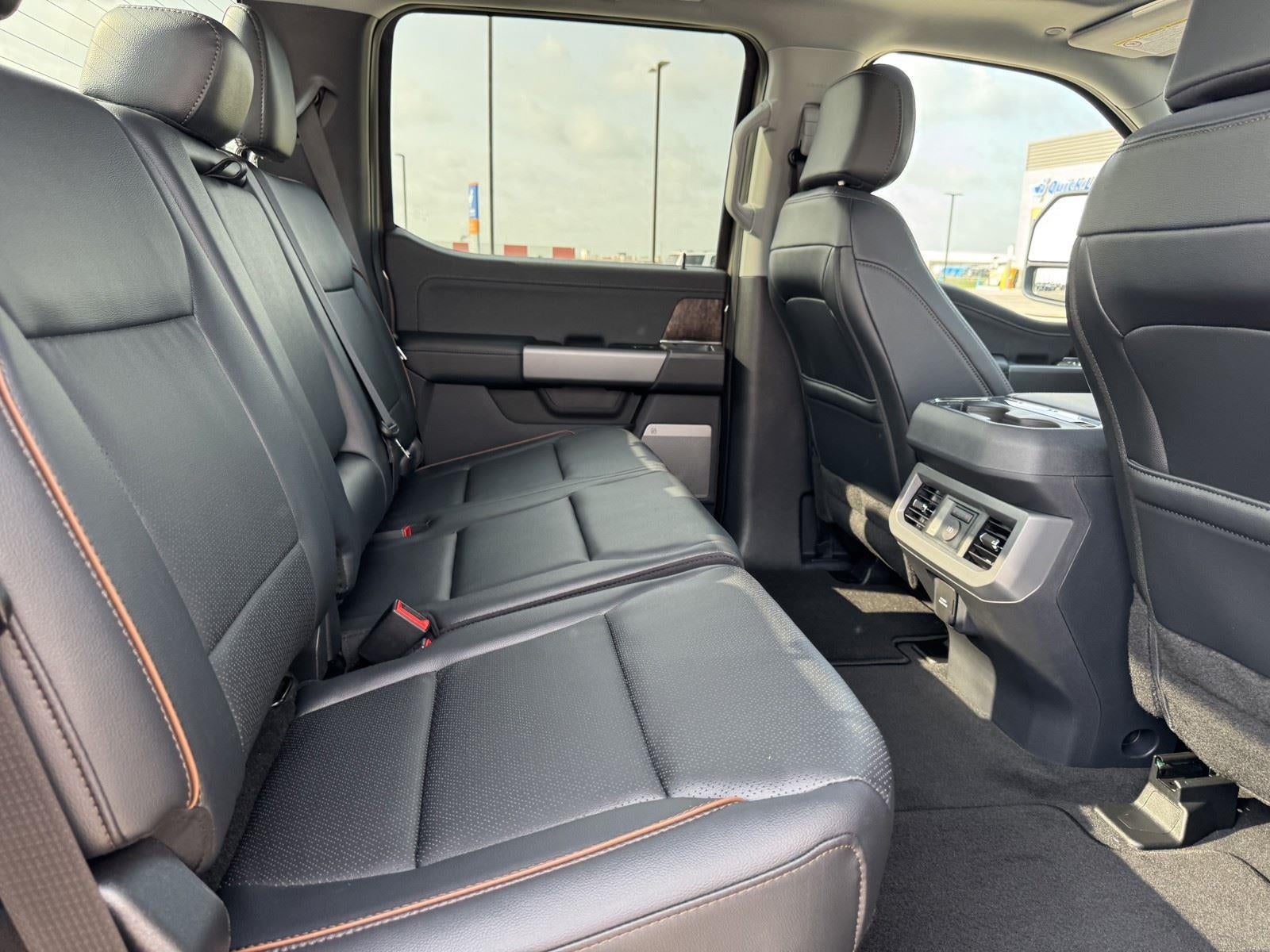 2026 Ford Super Duty F-350 DRW LARIAT