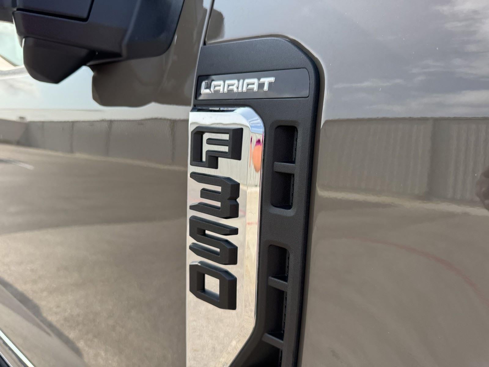 2026 Ford Super Duty F-350 DRW LARIAT