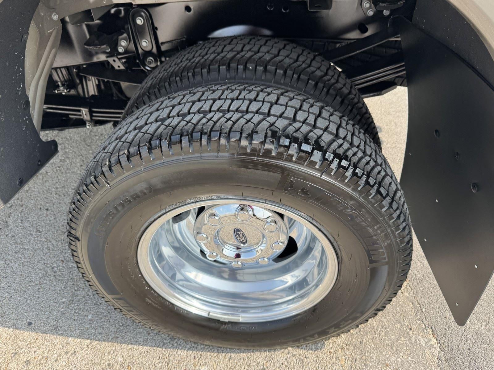 2026 Ford Super Duty F-350 DRW LARIAT