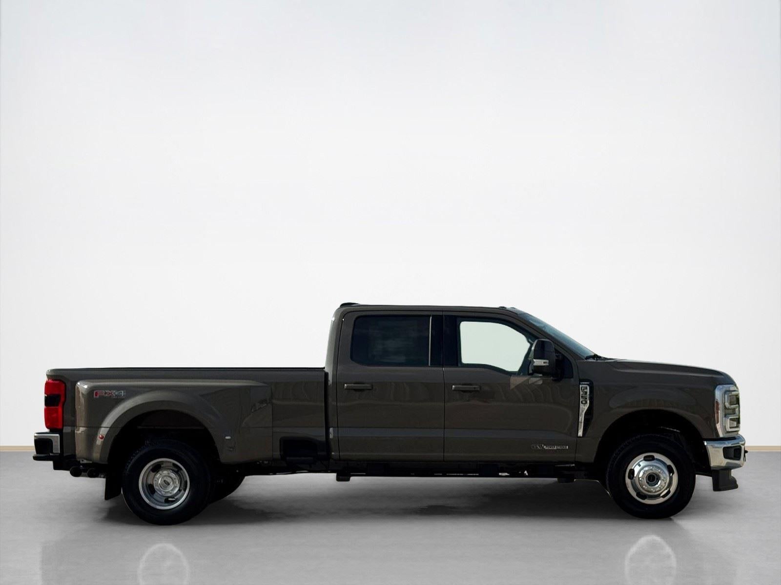 2026 Ford Super Duty F-350 DRW LARIAT