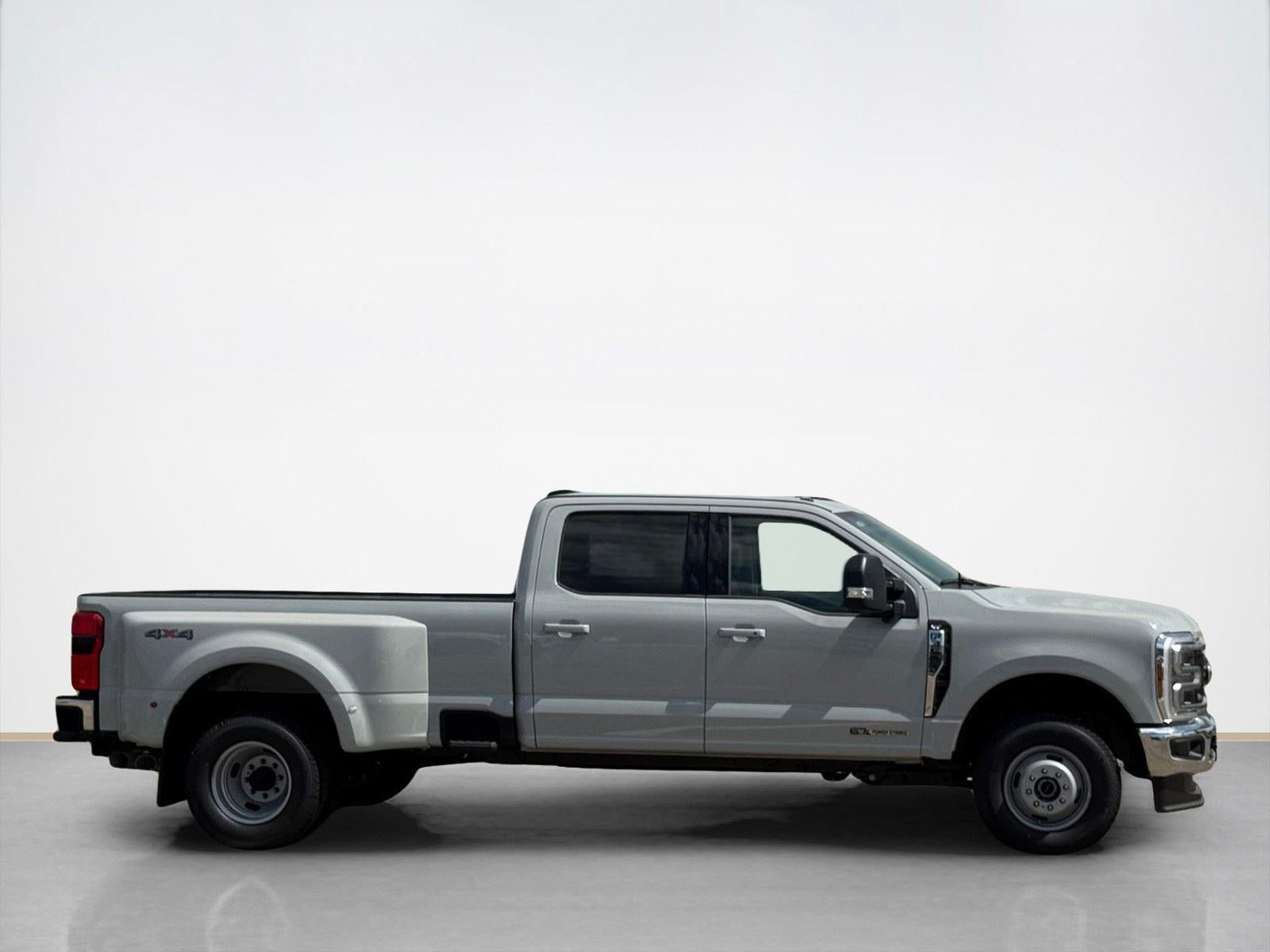 2026 Ford Super Duty F-350 DRW XLT