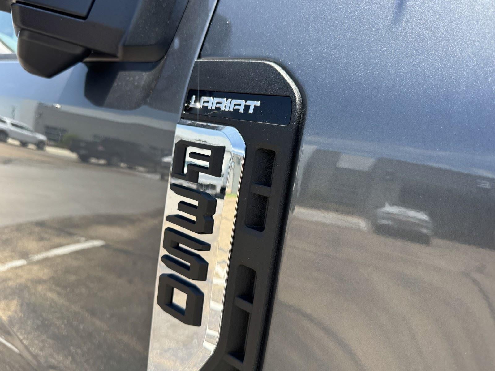 2026 Ford Super Duty F-350 DRW LARIAT