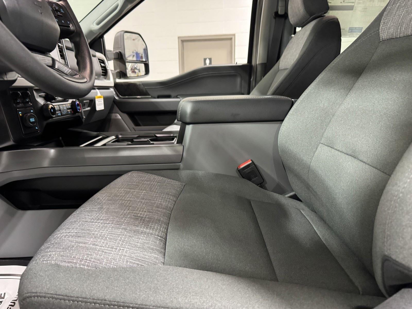 2026 Ford Super Duty F-350 DRW LARIAT