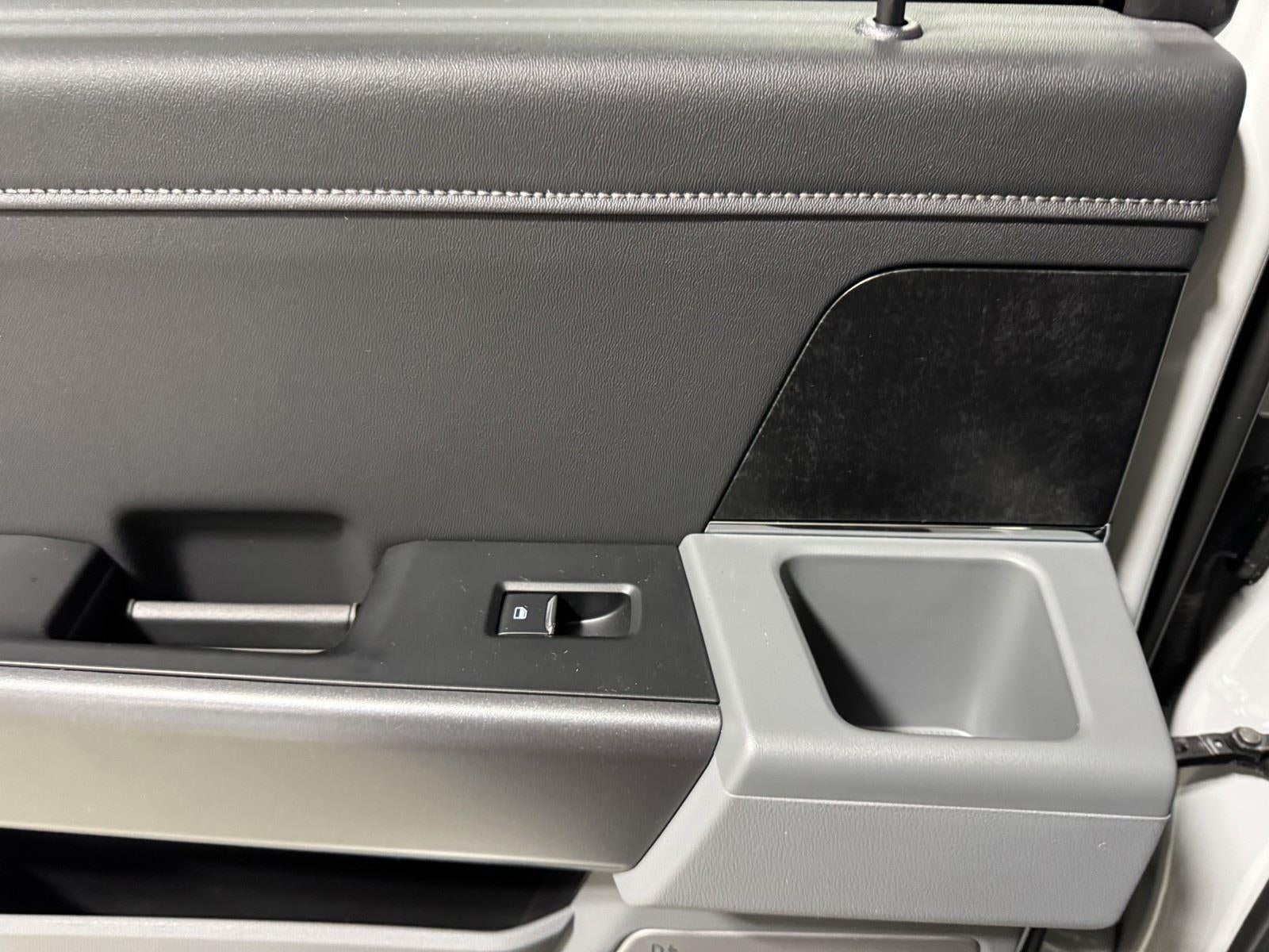 2026 Ford Super Duty F-350 DRW LARIAT