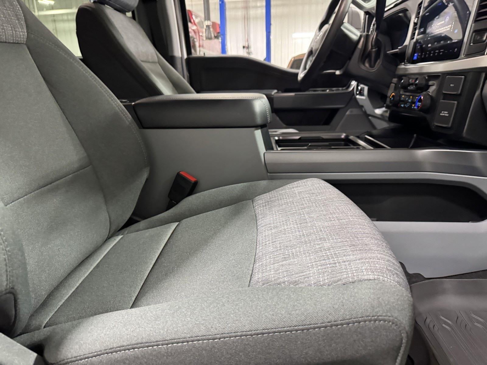 2026 Ford Super Duty F-350 DRW LARIAT